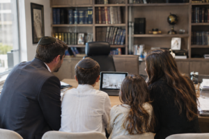 Lire la suite à propos de l’article Texte de faire-part de Bar Mitzvah : 10 exemples à personnaliser
