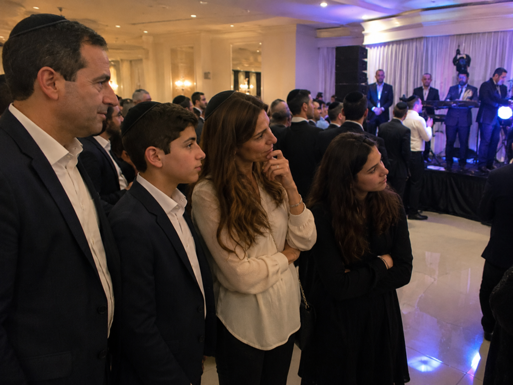 Famille juive dans une soirée bar de mitzvah